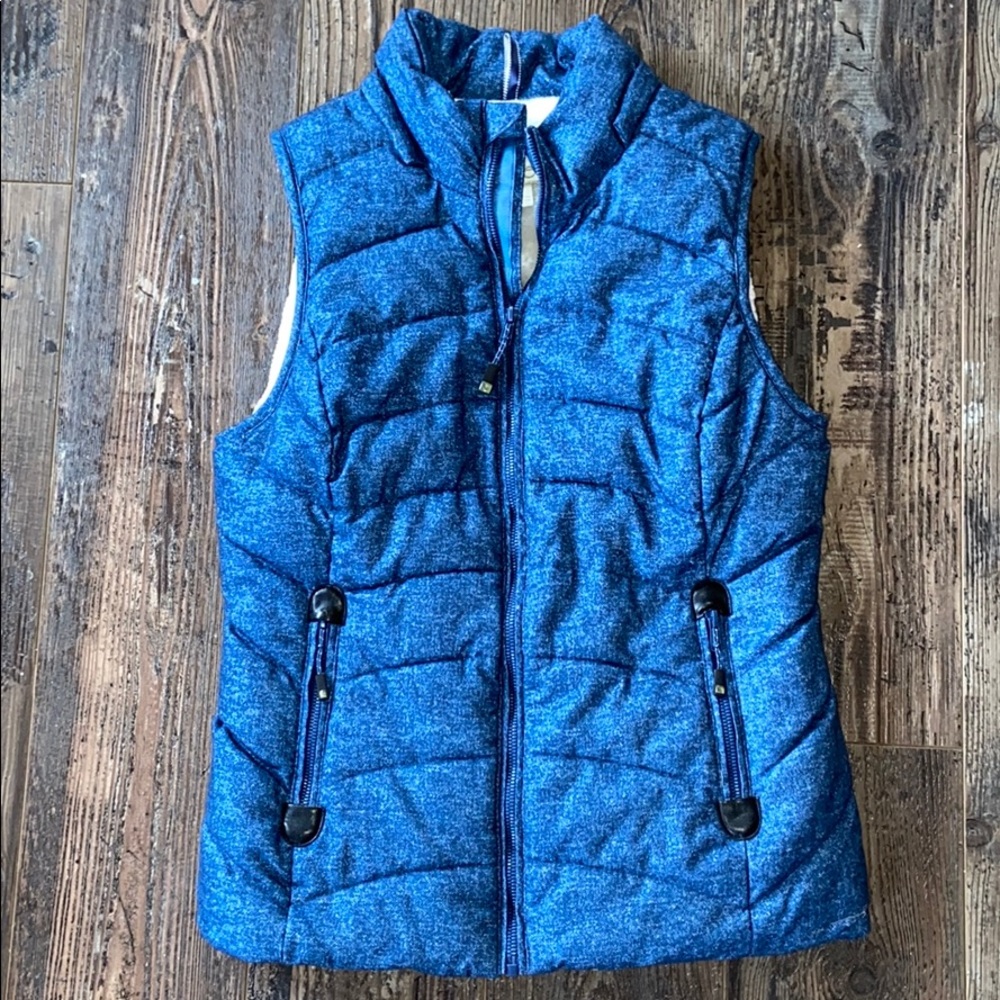 Puffer vest Green Tea blue and ivory insulated